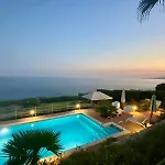 Villa Luce Exclusive Seafront Villa *