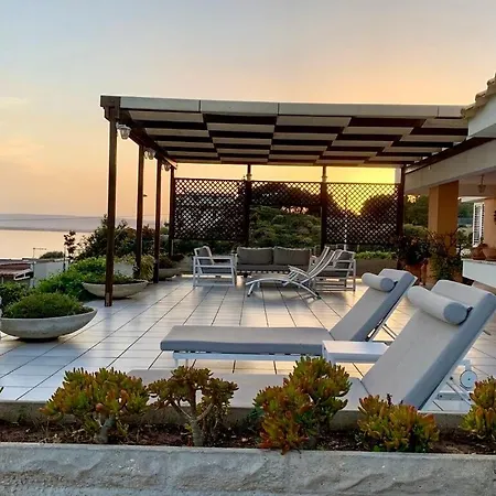 Luce Exclusive Seafront Villa *
