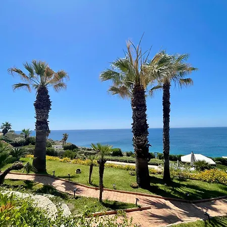 Luce Exclusive Seafront Vila *